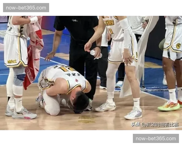 浙江广厦胡金秋带伤作战 内线轮换面临严峻考验