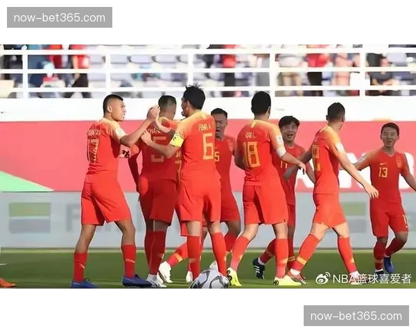 毛伟杰攻防两端压制海港边路，英博小将坐稳主力左闸